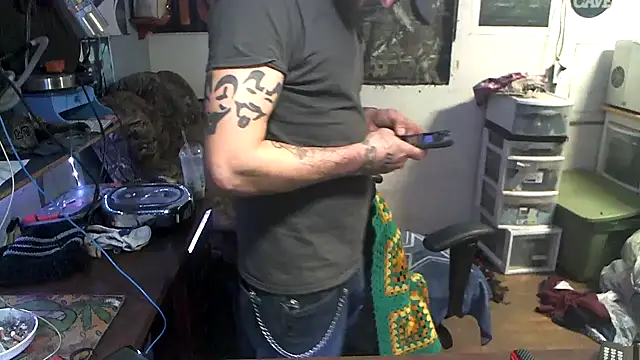 Snapshot of CloudDadddyyy420 chatting on November 13, 7:57 pm CloudDadddyyy420 online show from November 13, 7:57 pm