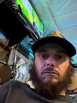 Snapshot of CloudDadddyyy420 chatting on November 24, 4:45 am CloudDadddyyy420 online show from November 24, 4:45 am