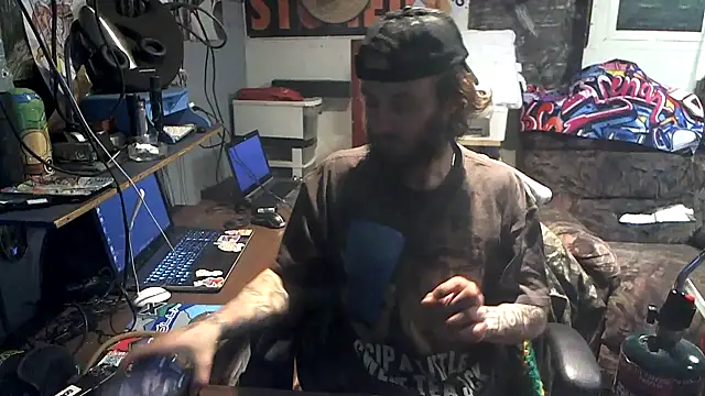 Snapshot of CloudDadddyyy420 chatting on January 5, 9:51 pm CloudDadddyyy420 online show from January 5, 9:51 pm