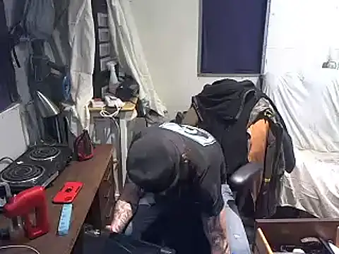 Snapshot of CloudDadddyyy420 chatting on February 13, 6:26 pm CloudDadddyyy420 online show from February 13, 6:26 pm