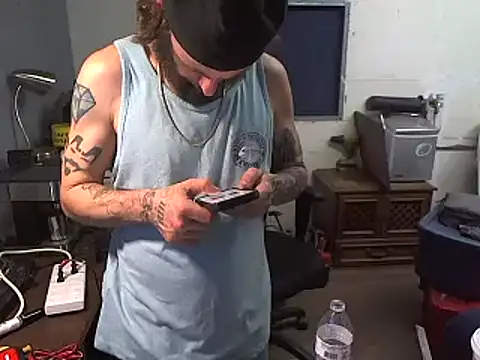 Snapshot of CloudDadddyyy420 chatting on February 27, 4:01 am CloudDadddyyy420 online show from February 27, 4:01 am