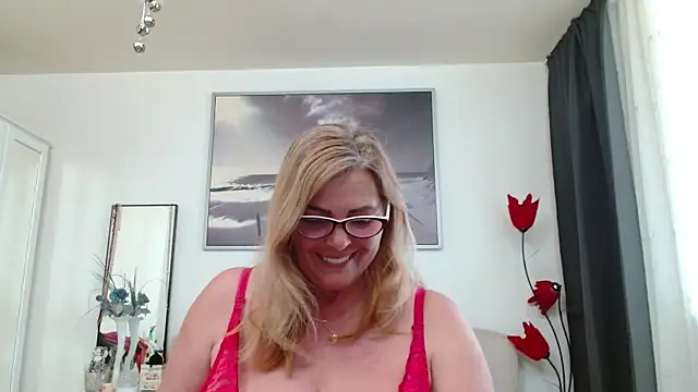 YulliaMilf online show from April 13, 9:37 am