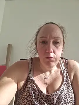 Snapshot of Wisie_Cutie chatting on February 4, 1:28 pm Wisie Cutie online show from February 4, 1:28 pm