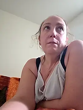 Snapshot of Wisie_Cutie chatting on February 19, 3:30 pm Wisie Cutie online show from February 19, 3:30 pm