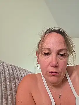 Snapshot of Wisie_Cutie chatting on April 21, 10:10 am Wisie Cutie online show from April 21, 10:10 am