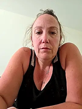 Snapshot of Wisie_Cutie chatting on April 28, 4:12 pm Wisie Cutie online show from April 28, 4:12 pm