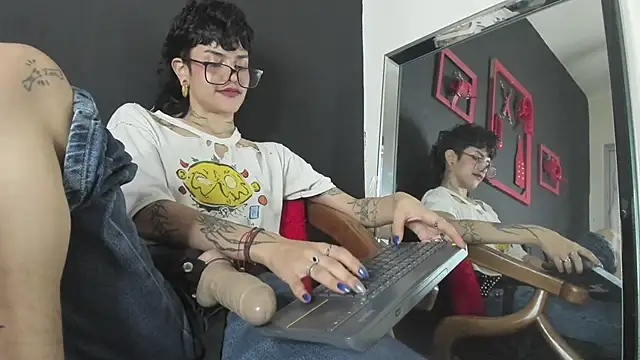 Snapshot of trinitty chatting on December 3, 4:28 pm trinitty online show from December 3, 4:28 pm