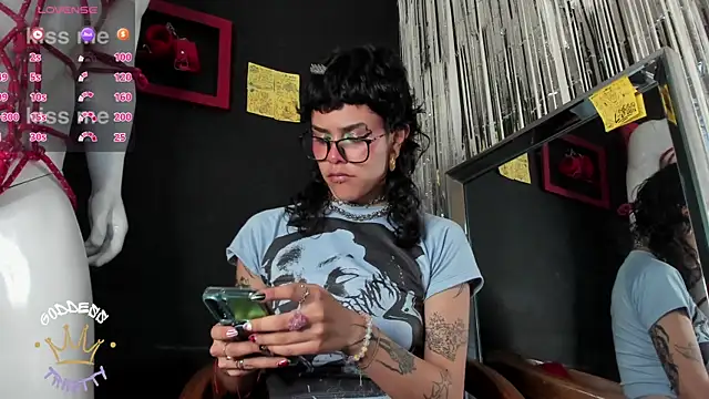 Snapshot of trinitty chatting on October 25, 3:29 pm trinitty online show from October 25, 3:29 pm