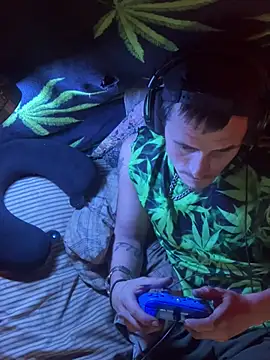 Snapshot of bugboy chatting on February 18, 1:56 am bugboy online show from February 18, 1:56 am