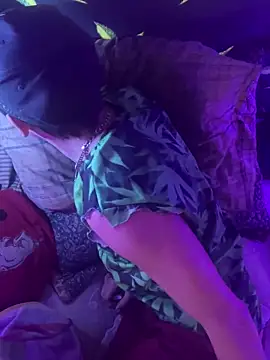 Snapshot of bugboy chatting on February 25, 9:24 pm bugboy online show from February 25, 9:24 pm