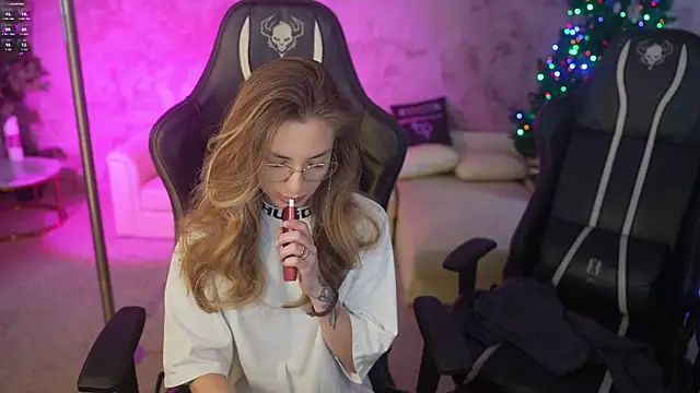 Snapshot of Kisasolo chatting on December 17, 8:15 pm Kisasolo online show from December 17, 8:15 pm