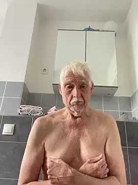 Snapshot of Steffibi1954 chatting on October 31, 12:17 pm Steffibi1954 online show from October 31, 12:17 pm