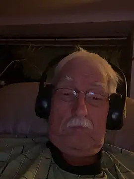 Snapshot of Steffibi1954 chatting on November 3, 6:20 pm Steffibi1954 online show from November 3, 6:20 pm