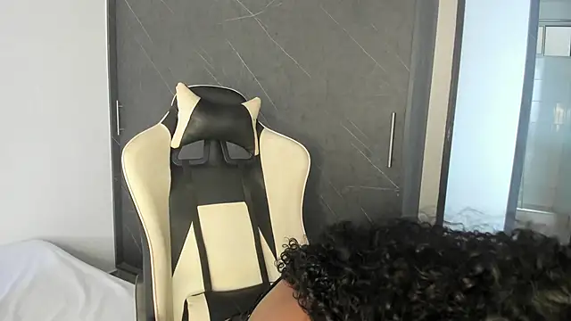 Snapshot of chloe_ebony_ chatting on June 7, 5:16 pm chloe ebony online show from June 7, 5:16 pm