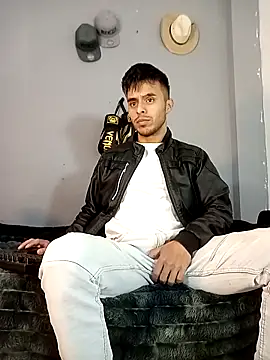 Snapshot of x_Harold_x_ chatting on December 14, 4:23 pm x Harold x online show from December 14, 4:23 pm