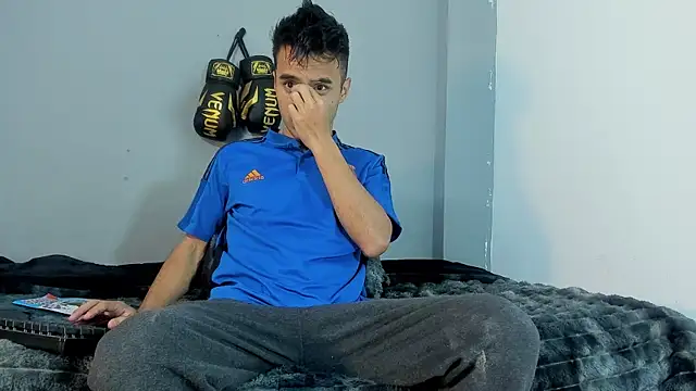 Snapshot of x_Harold_x_ chatting on December 16, 4:34 pm x Harold x online show from December 16, 4:34 pm