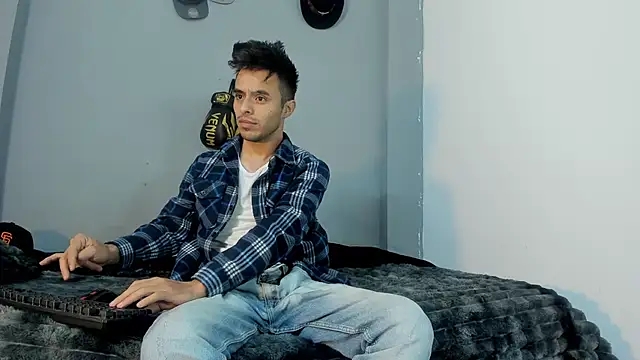 Snapshot of x_Harold_x_ chatting on December 20, 9:38 am x Harold x online show from December 20, 9:38 am