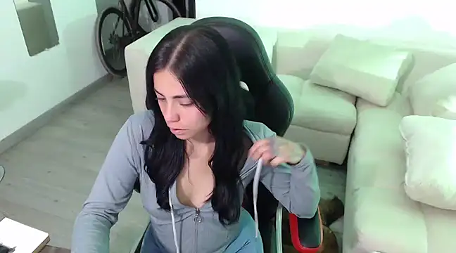 i am nina  online show from January 6, 2:58 am