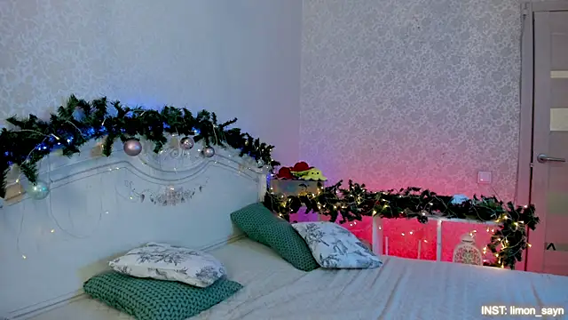 LillyMoure  online show from January 12, 11:32 pm