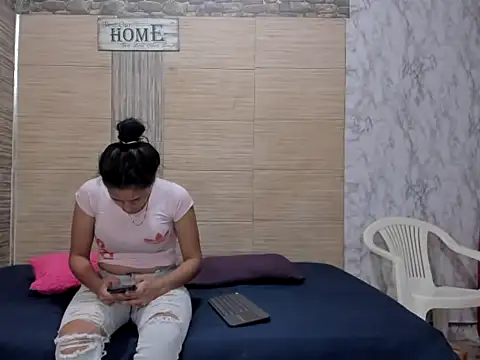 Snapshot of GIRLORI22 chatting on October 10, 7:57 pm GIRLORI22 online show from October 10, 7:57 pm