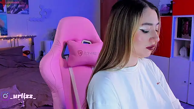 Snapshot of Fiona-Love chatting on December 8, 8:04 pm Fiona-Love online show from December 8, 8:04 pm