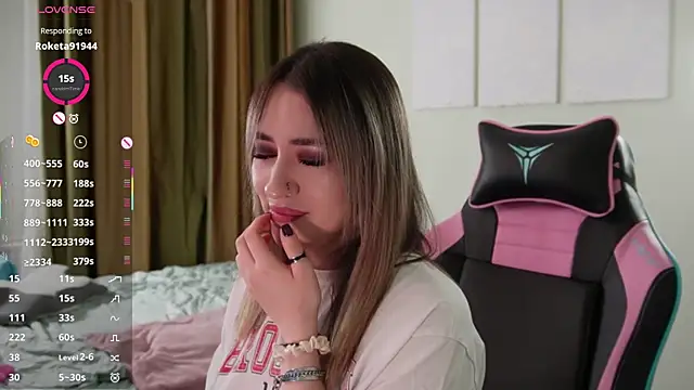 Snapshot of Fiona-Love chatting on November 15, 3:19 pm Fiona-Love online show from November 15, 3:19 pm