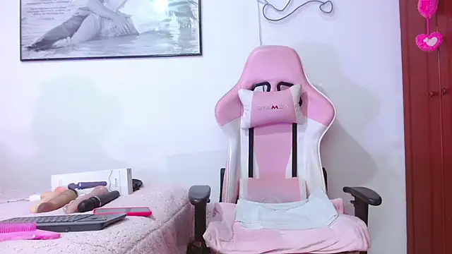 Amelie Rousell online show from March 11, 10:38 pm