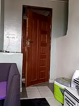 Prettybecs online show from December 10, 5:28 am