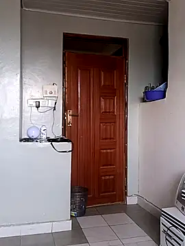 Prettybecs online show from November 2, 7:00 am