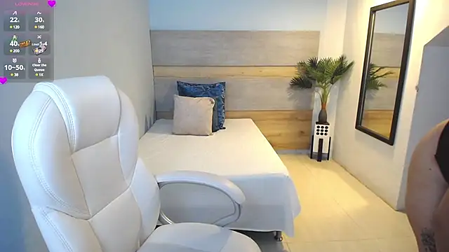 Snapshot of sophia_hadid chatting on December 31, 1:19 pm sophia hadid online show from December 31, 1:19 pm