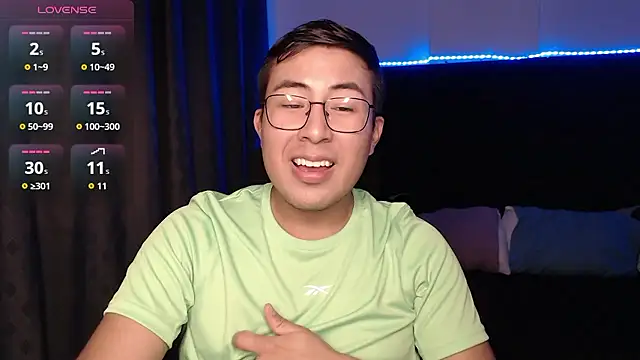 andrewmhilton  online show from April 14, 5:24 am