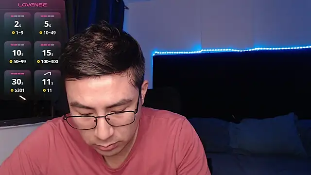 Snapshot of andrewmhilton_ chatting on May 4, 4:41 am andrewmhilton online show from May 4, 4:41 am