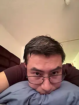 Snapshot of andrewmhilton_ chatting on May 19, 5:08 pm andrewmhilton online show from May 19, 5:08 pm