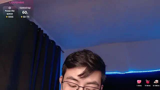 Snapshot of andrewmhilton_ chatting on May 20, 5:57 am andrewmhilton online show from May 20, 5:57 am
