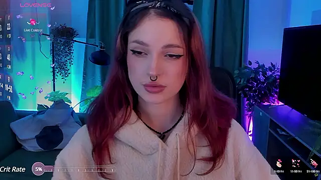 Snapshot of BratzieDarsie chatting on December 2, 5:59 pm BratzieDarsie online show from December 2, 5:59 pm