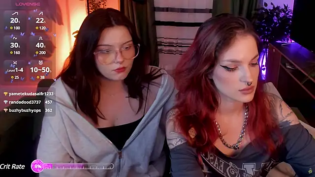 Snapshot of BratzieDarsie chatting on December 7, 11:51 am BratzieDarsie online show from December 7, 11:51 am