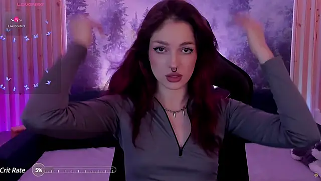 Snapshot of BratzieDarsie chatting on December 14, 8:23 am BratzieDarsie online show from December 14, 8:23 am