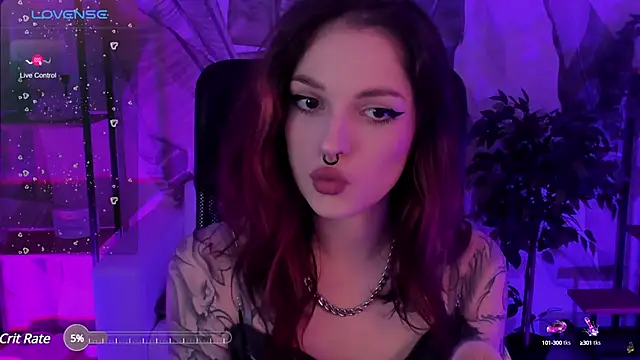 Snapshot of BratzieDarsie chatting on January 6, 2:47 pm BratzieDarsie online show from January 6, 2:47 pm