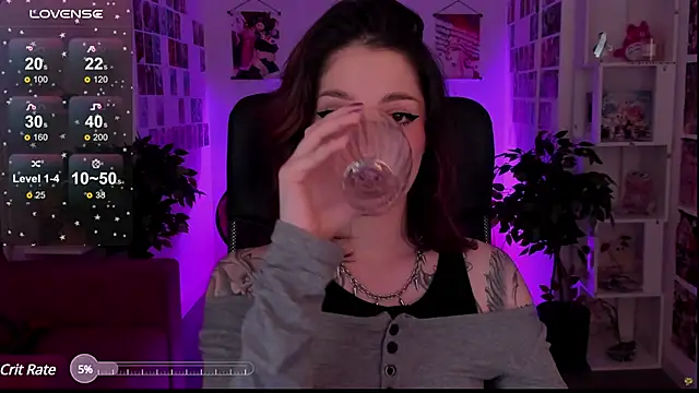 Snapshot of BratzieDarsie chatting on January 27, 8:29 am BratzieDarsie online show from January 27, 8:29 am