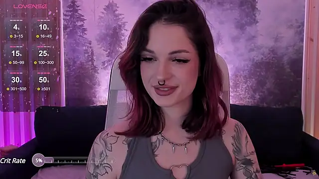 Snapshot of BratzieDarsie chatting on March 3, 8:27 am BratzieDarsie online show from March 3, 8:27 am