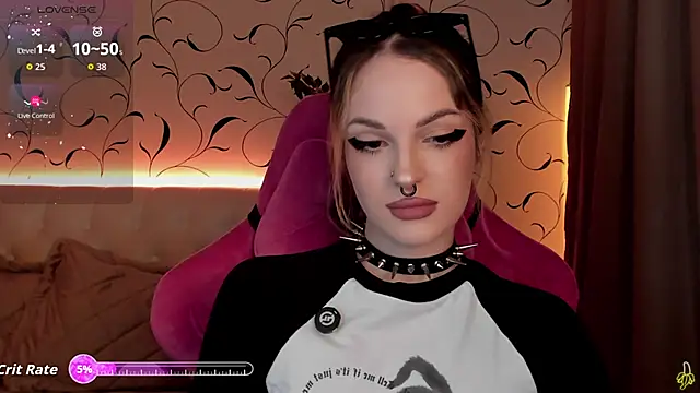 Snapshot of BratzieDarsie chatting on October 11, 8:13 am BratzieDarsie online show from October 11, 8:13 am