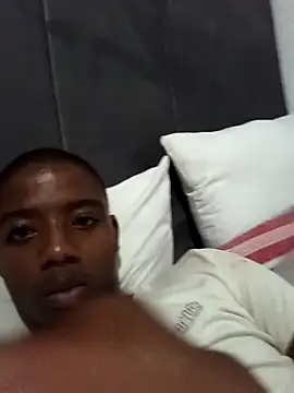 Snapshot of BLACK_BOTTOM03 chatting on January 5, 6:44 pm BLACK BOTTOM03 online show from January 5, 6:44 pm