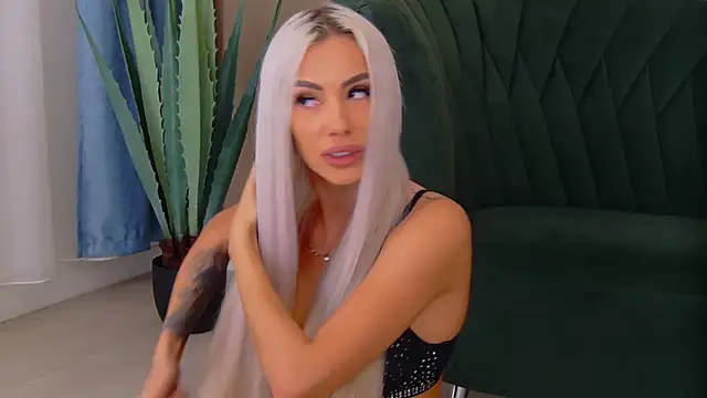 Snapshot of Bailey_Rush chatting on November 27, 5:26 pm Bailey Rush online show from November 27, 5:26 pm