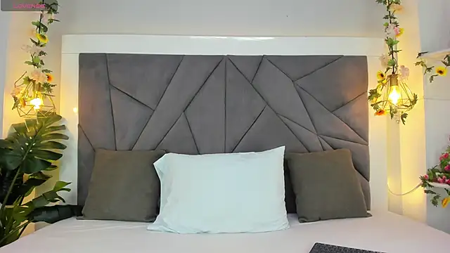 KiarhaTrixie online show from November 12, 3:07 am