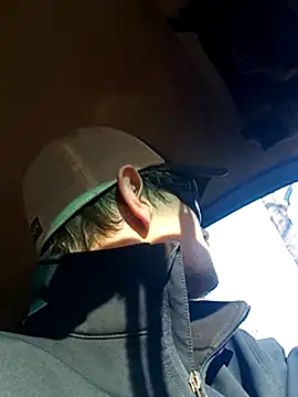 Snapshot of Midwestalpha chatting on December 3, 8:39 pm Midwestalpha online show from December 3, 8:39 pm