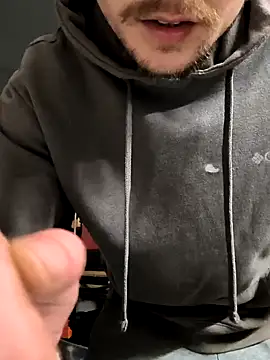 Snapshot of Midwestalpha chatting on January 29, 6:01 am Midwestalpha online show from January 29, 6:01 am