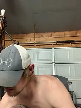 Snapshot of Midwestalpha chatting on April 21, 8:31 am Midwestalpha online show from April 21, 8:31 am