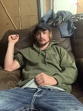 Snapshot of Midwestalpha chatting on May 18, 7:20 pm Midwestalpha online show from May 18, 7:20 pm