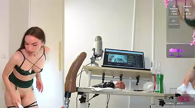 Snapshot of Miss69Ri99 chatting on February 11, 9:46 pm Miss69Ri99 online show from February 11, 9:46 pm