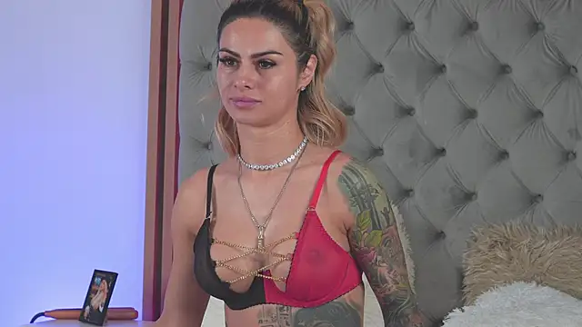 TiffanyMaze online show from April 16, 2:34 am